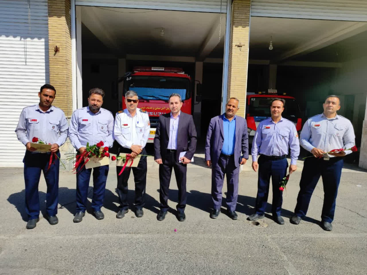 تقدیر شهرداری منطقه پنج قم از تلاش شبانهروزی آتشنشانان